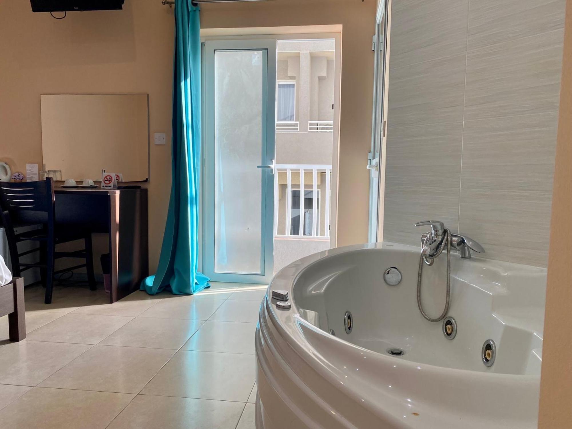 מלון Saint Julian's Malta Paradise Central Accomodation מראה חיצוני תמונה