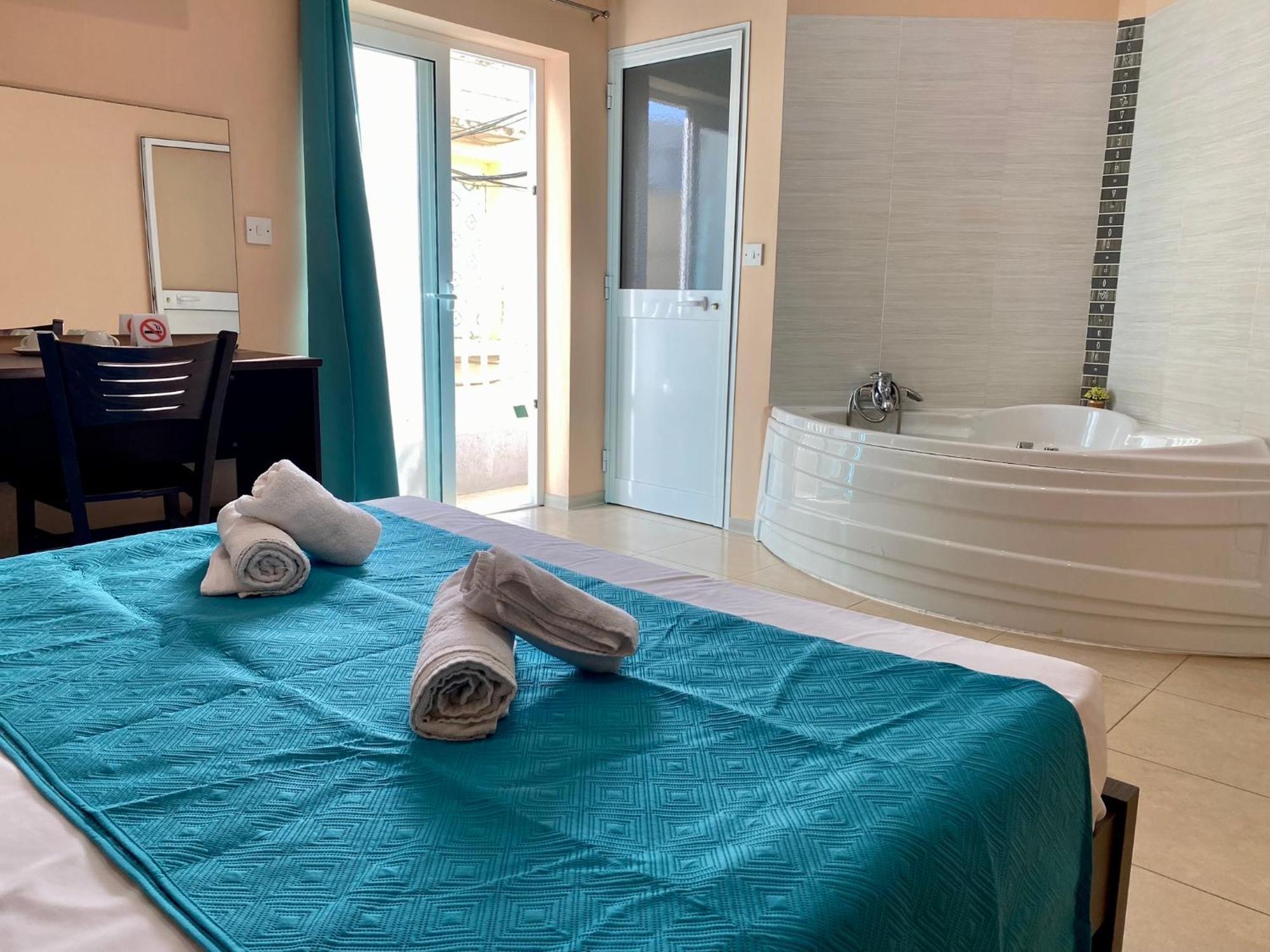 מלון Saint Julian's Malta Paradise Central Accomodation מראה חיצוני תמונה